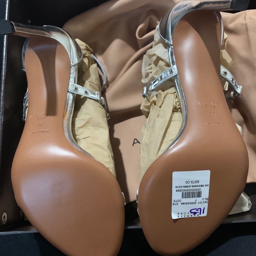 Alaia - Picture 7 of 8
